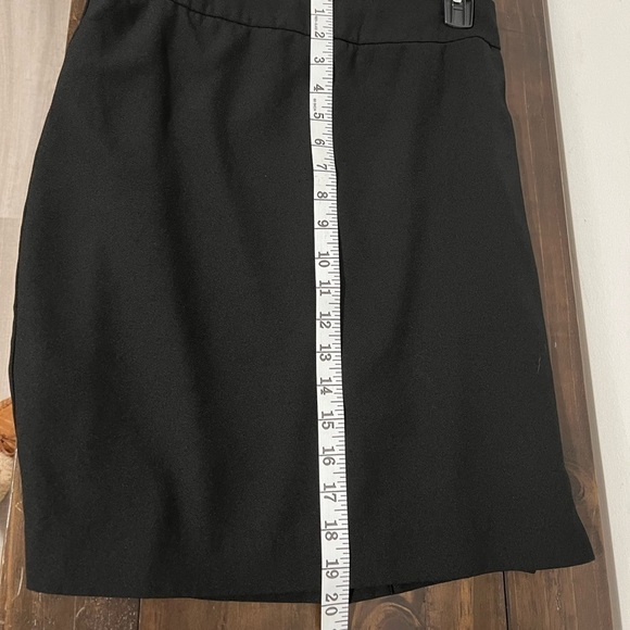 BANANA Republic Black Skirt with Zipper Slit on the side Size 10 - Picture 4 of 11